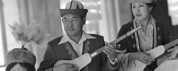 Комузист Чалагыз Исабаев - Sputnik Кыргызстан