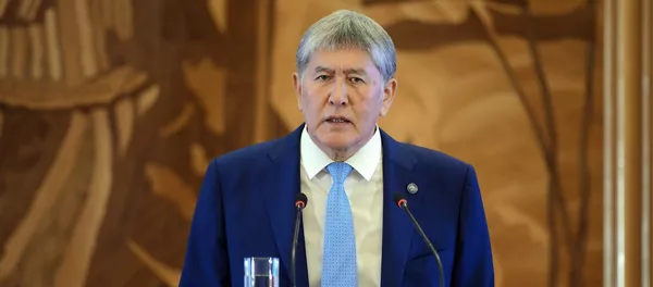 Вручение президентской стипендии лучшим студентам вузов страны Вручение президентской стипендии лучшим студентам вузов страны - Sputnik Кыргызстан