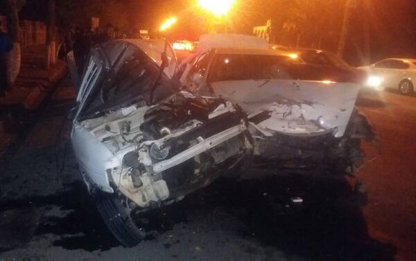 Водитель Toyota Windom врезался в бок в Daewoo Tiko и по инерции ударил Honda Fit. Водитель Tiko скончался на месте. - Sputnik Кыргызстан