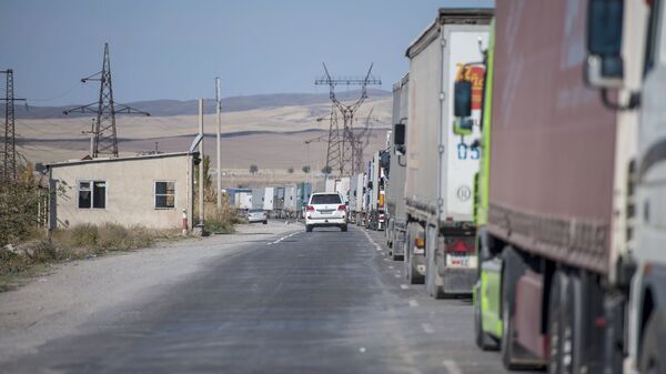 Пробка из фур на границе с Казахстаном на КПП Ак-Тилек. Архивное фото - Sputnik Кыргызстан