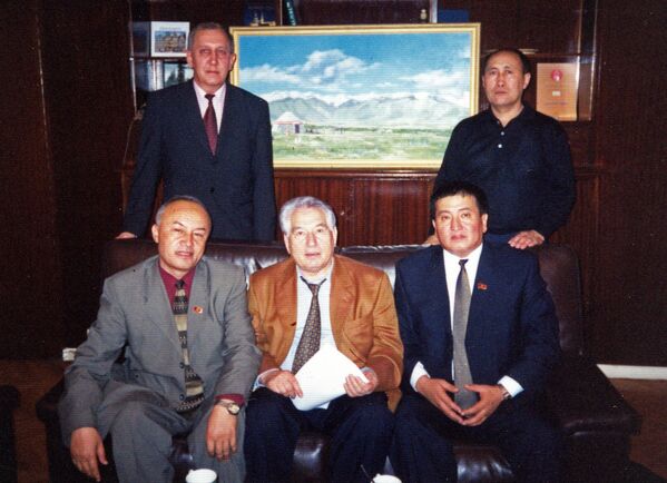 Архивные фотографии новоизбранного президента КР Сооронбая Жээнбекова - Sputnik Кыргызстан