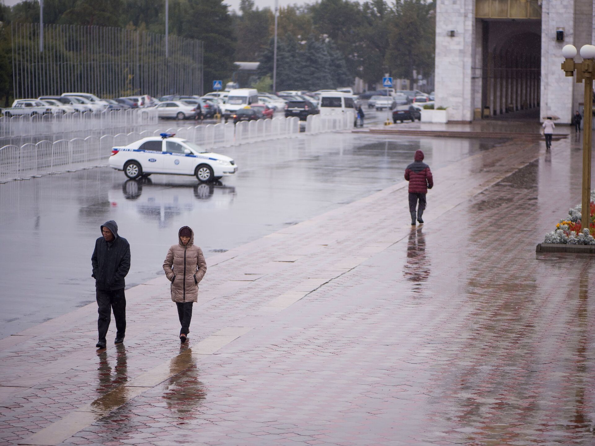 Неприятная погода. Дождь в Бишкеке. Погодные условия дождь. Ливень в Бишкеке. Сильный ливень в Киргизии.
