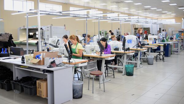 Фабрика по выпуску военной и специальной рабочей обуви - Sputnik Кыргызстан