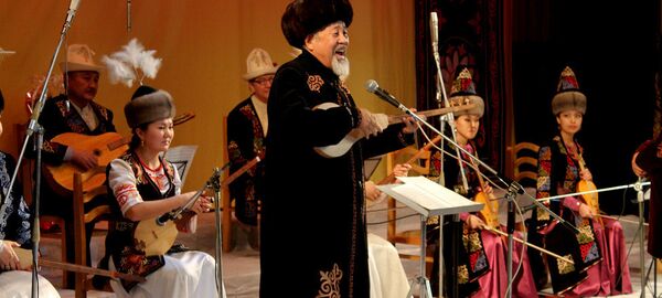 Кыргыз Эл артисти, комузчу Нурак Абдрахмановдун архивдик сүрөтү - Sputnik Кыргызстан