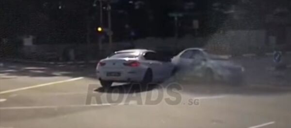 Машина-призрак спровоцировала аварию в Сингапуре — соцсети в изумлении - Sputnik Кыргызстан