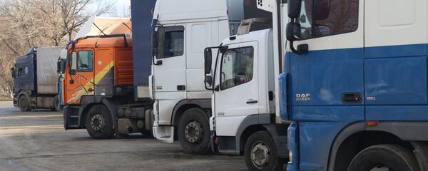 Жүк ташыган автоунаалар. Архив - Sputnik Кыргызстан