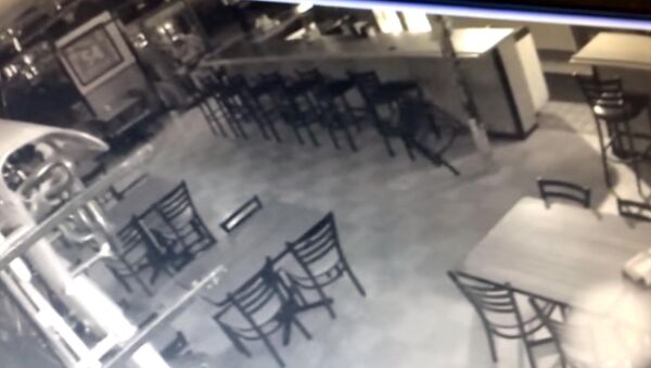Камера наблюдения сняла призрака в американском ресторане - Sputnik Кыргызстан