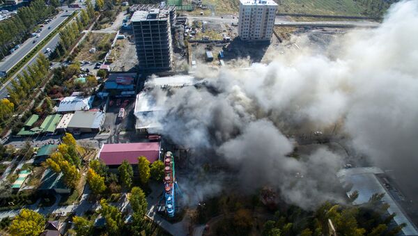 Пожар в кафе Ганбей в районе парка Асанбай - Sputnik Кыргызстан
