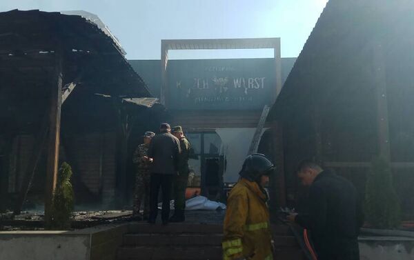 Пожар в нескольких кафе в районе бишкекского парка Асанбай локализован - Sputnik Кыргызстан