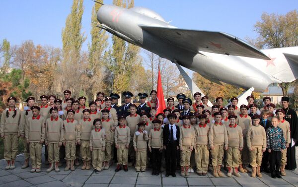 Военнослужащие авиабазы ОДКБ Кант отпраздновали 14-летие объекта - Sputnik Кыргызстан