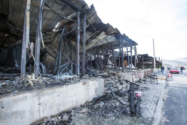 Пожар нескольких кафе в районе парка Асанбай в Бишкеке - Sputnik Кыргызстан