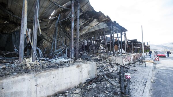 Пожар нескольких кафе в районе парка Асанбай в Бишкеке - Sputnik Кыргызстан
