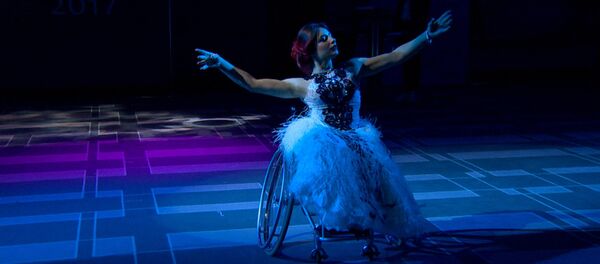 Конкурс красоты в инвалидных колясках — вдохновляющее видео Конкурс красоты в инвалидных колясках — вдохновляющее видео - Sputnik Кыргызстан