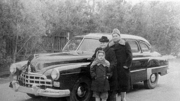 Исхак Раззаков жубайы Рауза Ибрагимова экөө бир кыз, эки уулду тарбиялап чоңойткон - Sputnik Кыргызстан