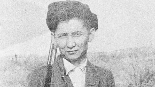 Архивное фото известного государственного деятеля Исхака Раззакова - Sputnik Кыргызстан