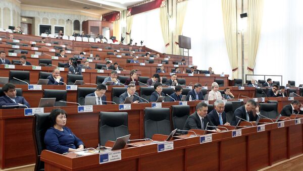 Депутаты Жогорку Кенеша во время заседания. Архивное фото - Sputnik Кыргызстан