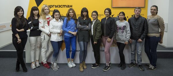 Балдар үйүнүн тарбиялануучулары Sputnik агенттигине баш багышты Балдар үйүнүн тарбиялануучулары Sputnik агенттигине баш багышты - Sputnik Кыргызстан