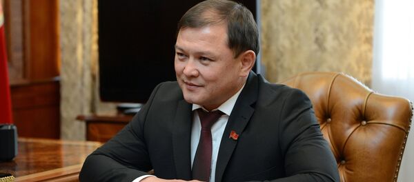 Встреча президента КР Алмазбека Атамбаева с торага ЖК Дастанбеком Джумабековым - Sputnik Кыргызстан