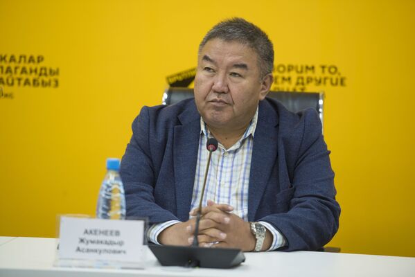 Доктор экономических наук Жумакадыр Акенеев - Sputnik Кыргызстан