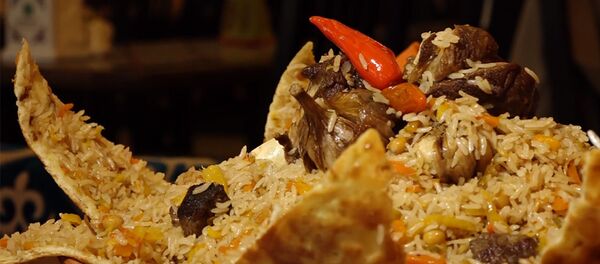 Все в Бишкеке заказывают это блюдо: рецепт вкуснейшего плова-пирога - Sputnik Кыргызстан