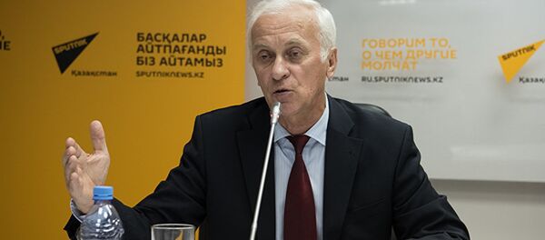 Заместитель директора Института общественной политики партии Нур Отан в Астане Владимир Тельнов Заместитель директора Института общественной политики партии Нур Отан в Астане Владимир Тельнов - Sputnik Кыргызстан