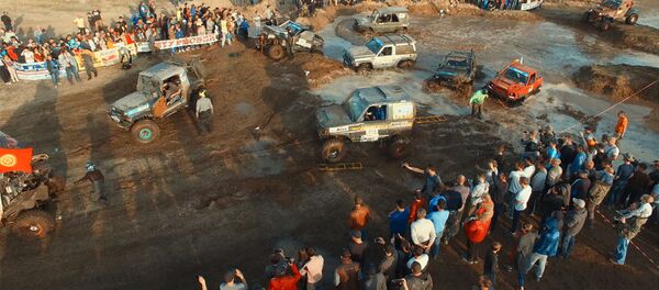 Аңдан-дөңдөн коркпогондордун мелдеши. Ылайга баткан жол тандабастардын мелдеши Аңдан-дөңдөн коркпогондордун мелдеши. Ылайга баткан жол тандабастардын мелдеши - Sputnik Кыргызстан