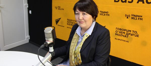 Роза Отунбаеванын демилгеси эл аралык коомдук фондусунун аткаруучу директору Доктургүл Кендирбаева маек учурунда - Sputnik Кыргызстан