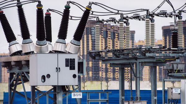 Провода, изоляторы, трансформаторы и датчики работы электроподстанции. Архивное фото - Sputnik Кыргызстан