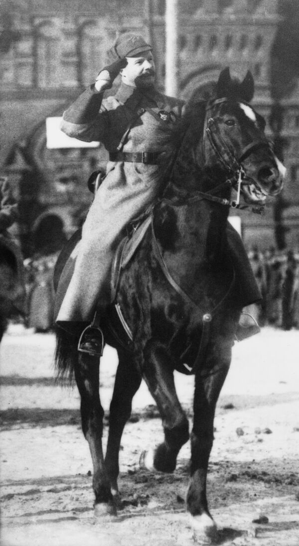 Михаил Фрунзе в Москве на параде на Красной площади. 1923 - Sputnik Кыргызстан