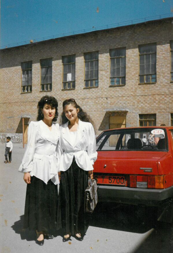 1996-жылы Бүбүсара Бейшеналиева атындагы Искусство институтуна тапшырып, 2000-жылы ийгиликтүү аяктаган - Sputnik Кыргызстан
