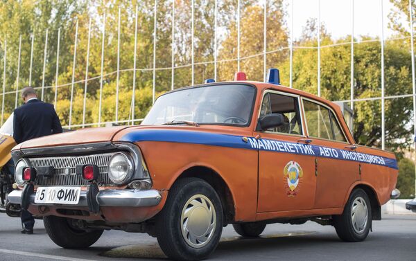 Автопарад патрульных машин ко дню милиции в Бишкеке - Sputnik Кыргызстан
