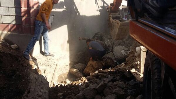 Обрушение стены дома в Оше - Sputnik Кыргызстан