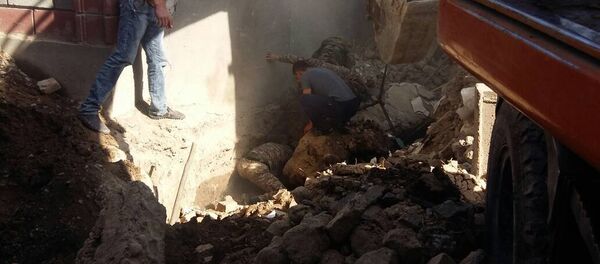 Обрушение стены дома в Оше Обрушение стены дома в Оше - Sputnik Кыргызстан