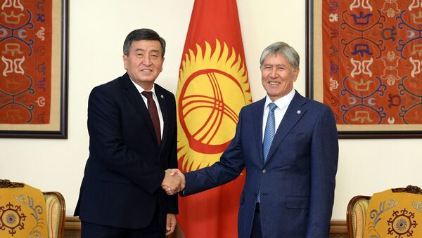 Президент Кыргызской Республики Алмазбек Атамбаев встретился с избранным президентом КРСооронбаем Жээнбековым - Sputnik Кыргызстан