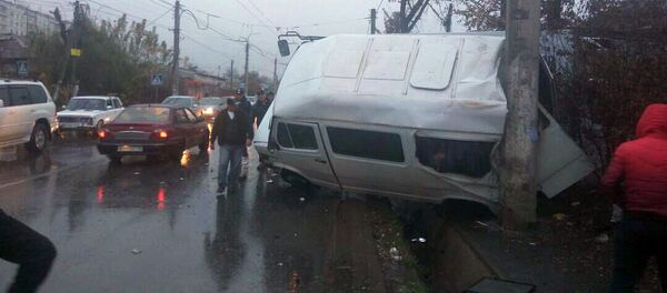 Тройное ДТП на перекрестке улиц Тойгонбаева и Тимура Фрунзе в Бишкеке - Sputnik Кыргызстан