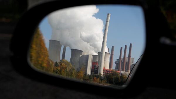Дым выходящий из труб угольной электростанции в Германии. Архивное фото - Sputnik Кыргызстан