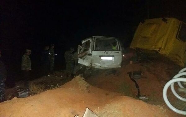 Авария случилась в ночь на 6 ноября в районе Таш-Кумыра (Джалал-Абадская область) —  столкнулись Honda Stepwgn и газовоз Man. - Sputnik Кыргызстан