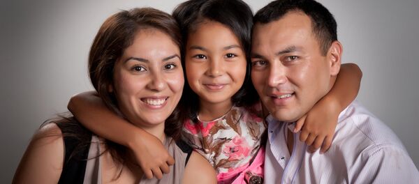 Вице-премьер-министр КР Темир Джумакадыров с семьей Вице-премьер-министр КР Темир Джумакадыров с семьей - Sputnik Кыргызстан