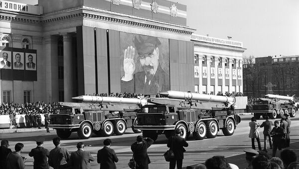 Празднование дня Великой Октябрьской социалистической революции - Sputnik Кыргызстан