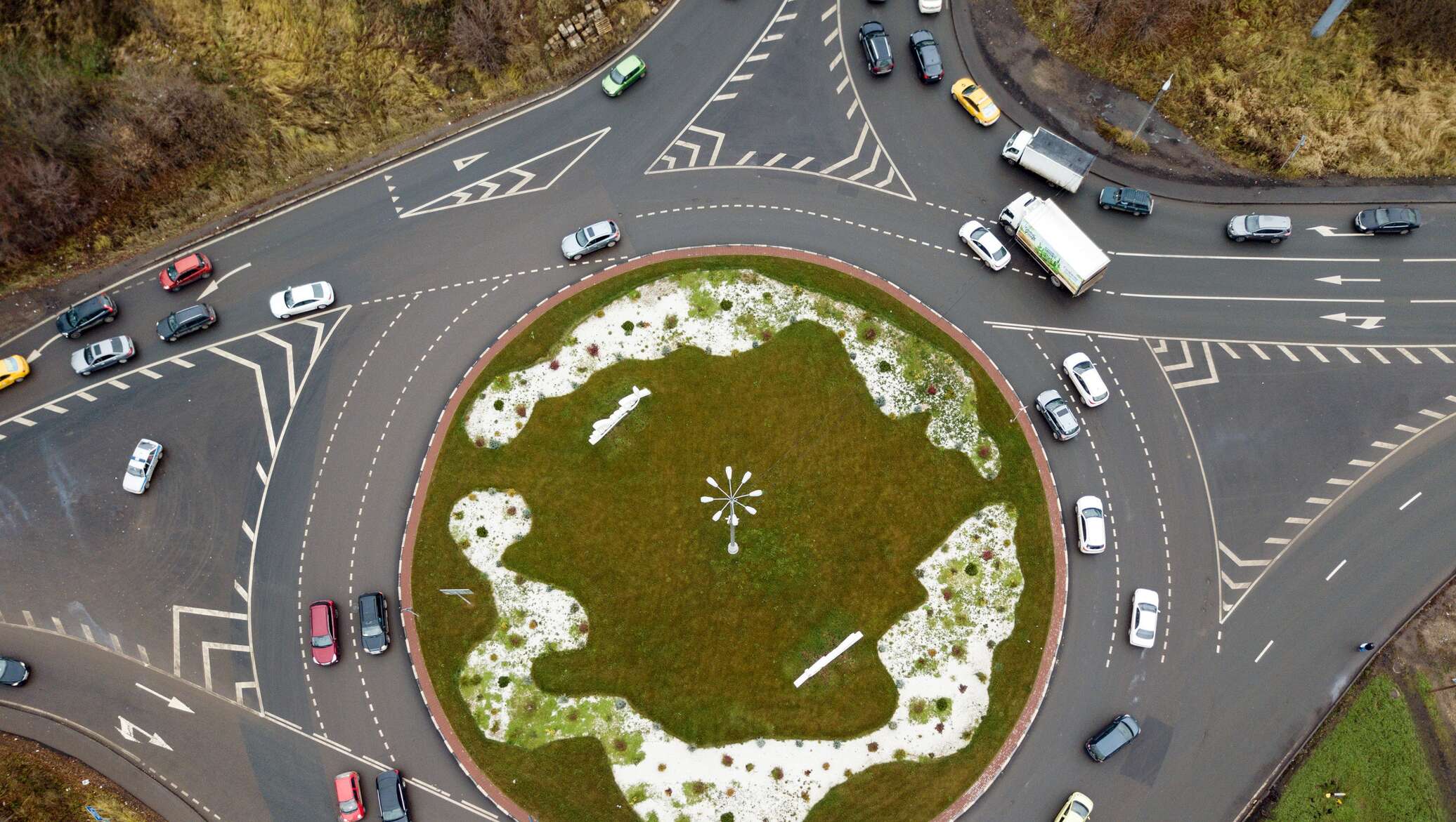 Движение автомобиля по кругу. Roundabout кольцевой перекрёсток. Круговое движение на Гоголя Ярославль.