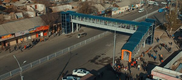 Бишкекте биринчи жолу жер үстүндөгү өтмөк ачылды. Видео - Sputnik Кыргызстан