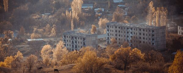 Под тоннами стекла находили тела детей: трагедия города — надежды Кыргызстана - Sputnik Кыргызстан