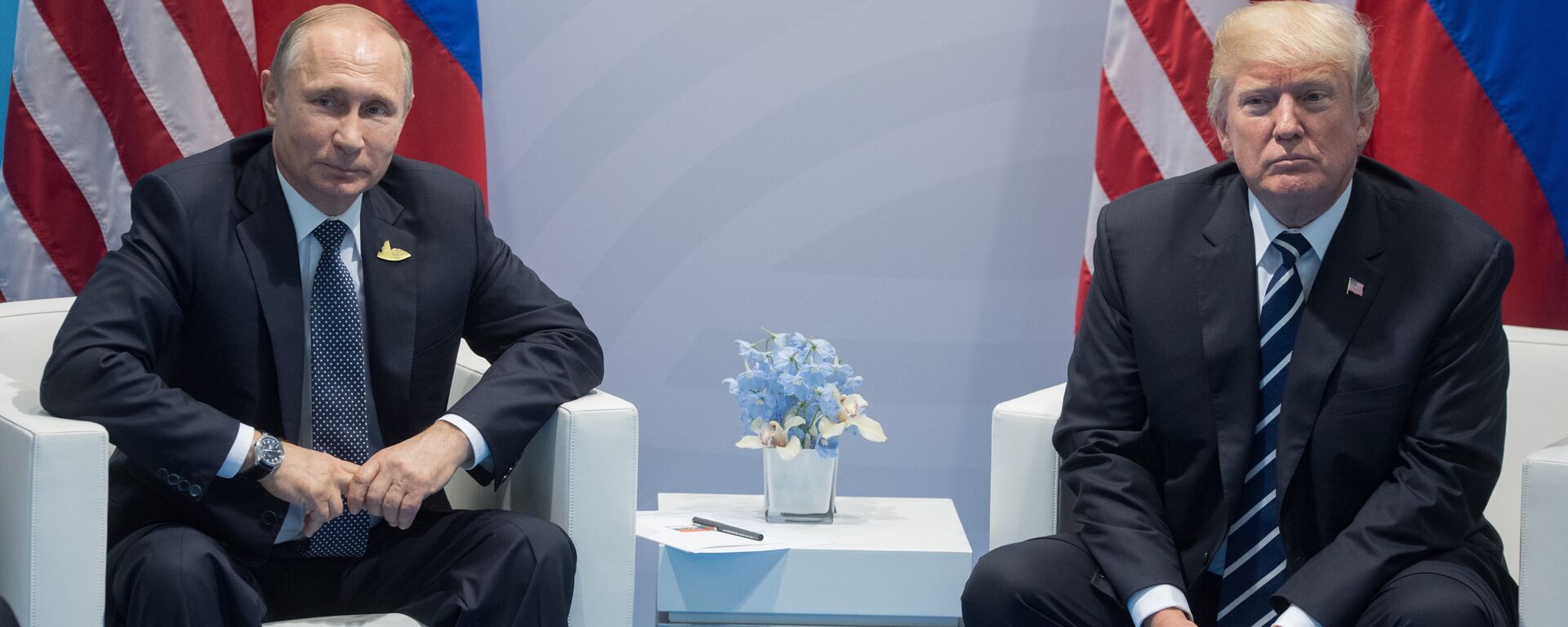 Россия менен АКШнын президенттери Владимир Путин жана Дональд Трамп Россия менен АКШнын президенттери Владимир Путин жана Дональд Трамп - Sputnik Кыргызстан, 1920, 03.05.2026