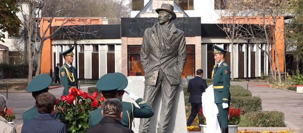 Как открывали памятник Суйменкулу Чокморову - Sputnik Кыргызстан