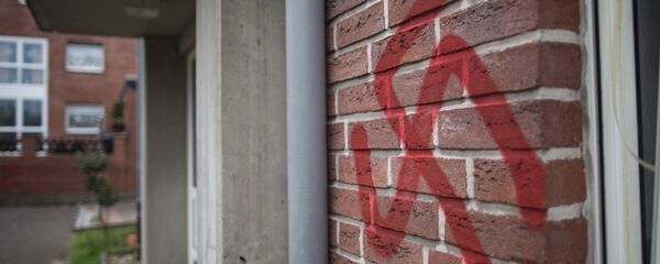 Свастика в в Западной Германии. 13 октября 2015 года Свастика в в Западной Германии. 13 октября 2015 года - Sputnik Кыргызстан