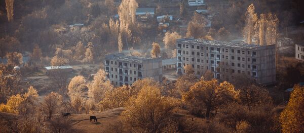 Тонналаган айнек алдынан балдардын сөөгү табылган: шаар трагедиясы жана үмүт - Sputnik Кыргызстан