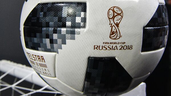 Москва шаарында 2018-жылы өтө турган футбол боюнча дүйнө чемпионатында ойнолчу расмий топ көрсөтүлдү - Sputnik Кыргызстан
