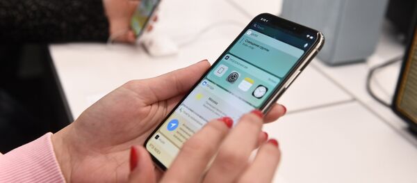 Apple компаниясынын iPhone X телефону. Архив Apple компаниясынын iPhone X телефону. Архив - Sputnik Кыргызстан