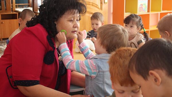 Директор детского дома Умит Майра Бейсеканова - Sputnik Кыргызстан
