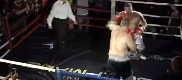 Бой журналиста и хулигана-десантника — полное видео - Sputnik Кыргызстан